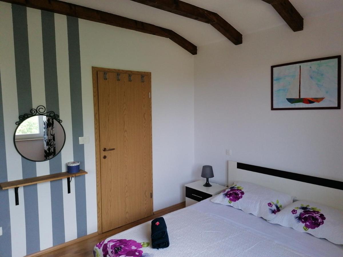 칸파나르 House Mario Near Rovinj 아파트 외부 사진