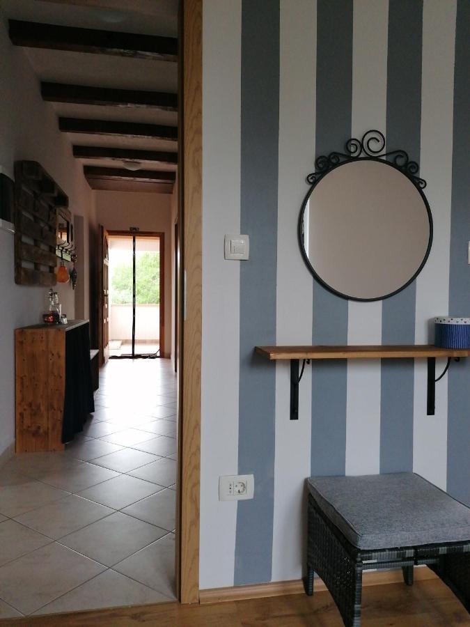 칸파나르 House Mario Near Rovinj 아파트 외부 사진